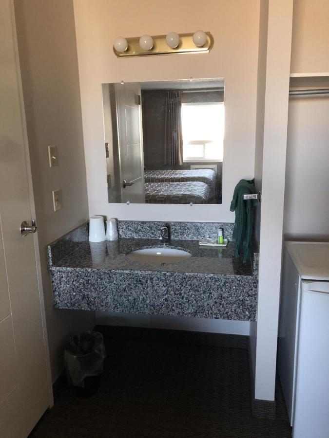 Arbour Ridge Inn & Suites Kindersley Exteriör bild